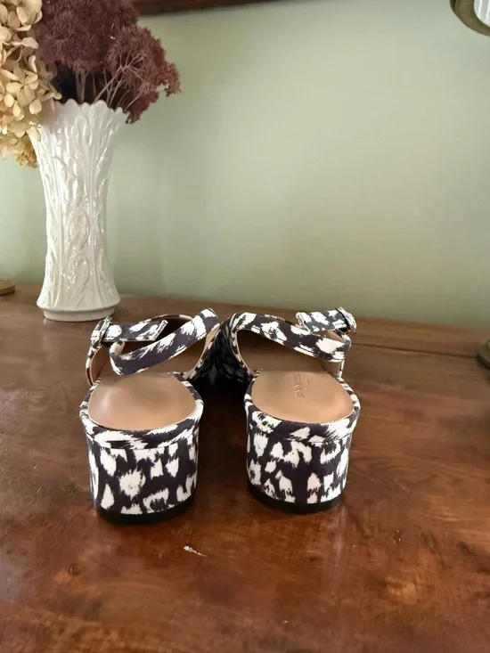 Banana Republic Cheetah Print Pointed Slingback with Block Heel - Picture 3 of 6